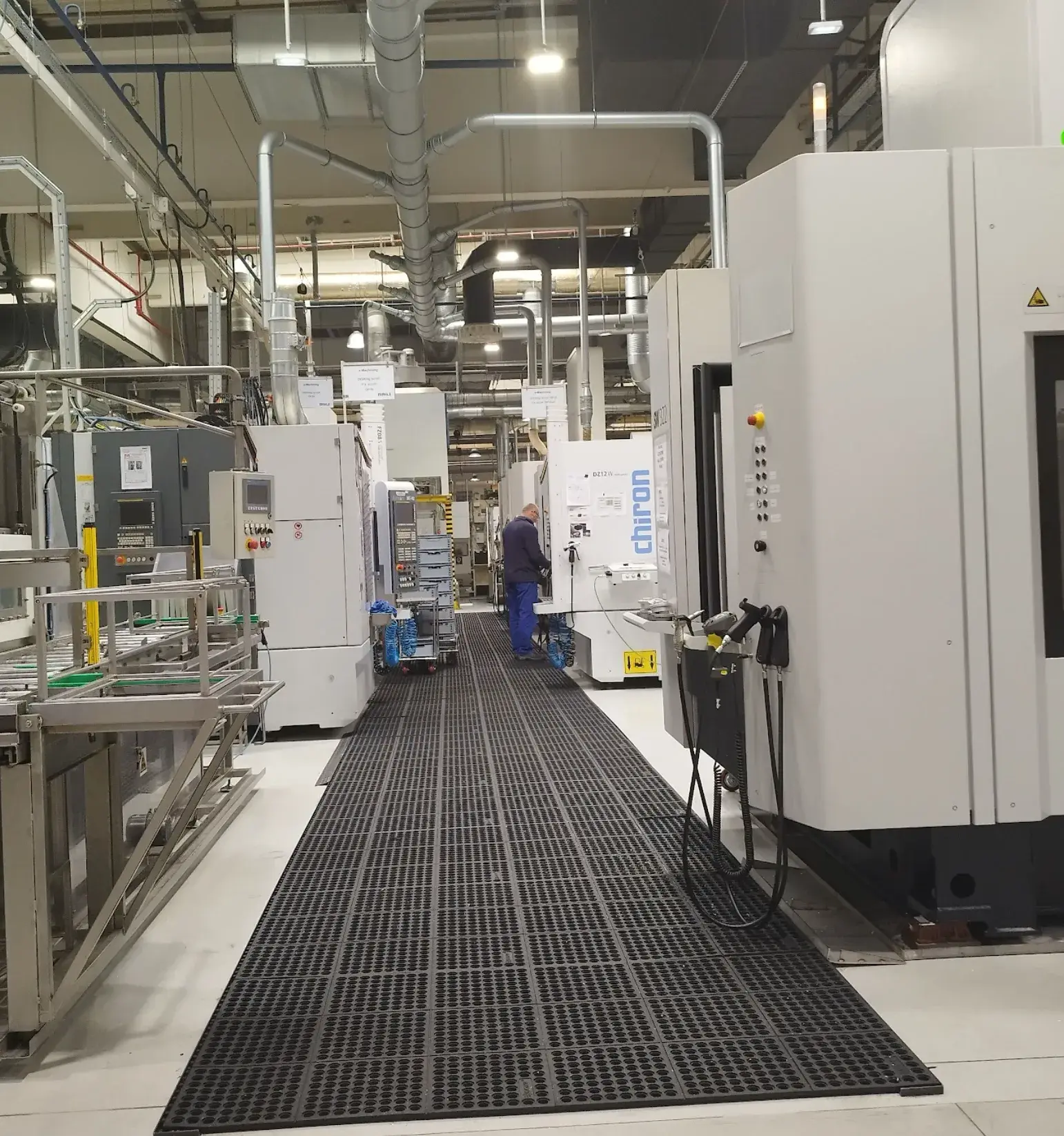 DOSIMETRIX® hybrid im Einsatz — CNC-Produktionshalle für Kühlschmierstoff-Management